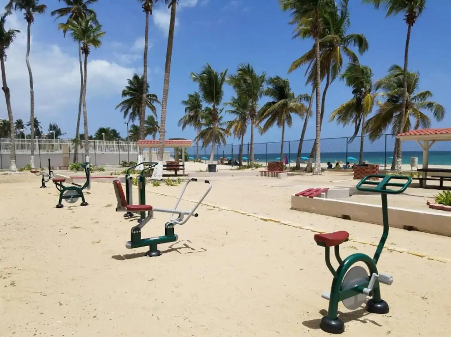 Apartment Steps From Foxwoods Casino- Beachfront Stay With Pools San Juan