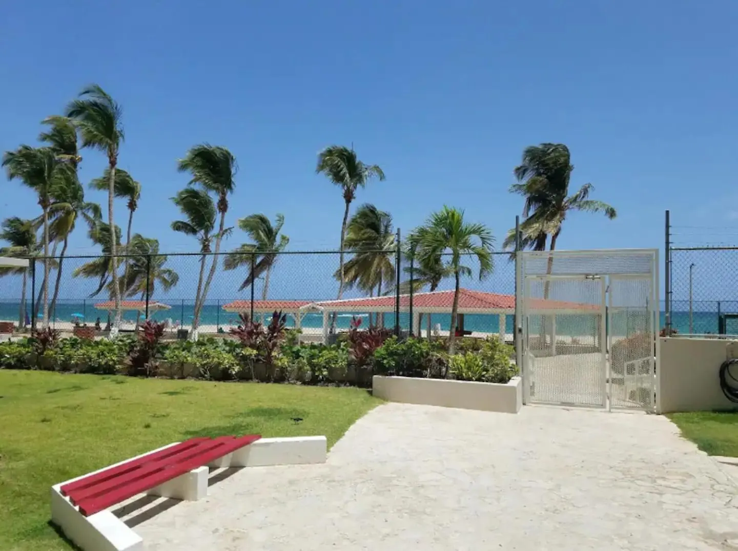 Steps From Foxwoods Casino- Beachfront Stay With Pools San Juan 0*,