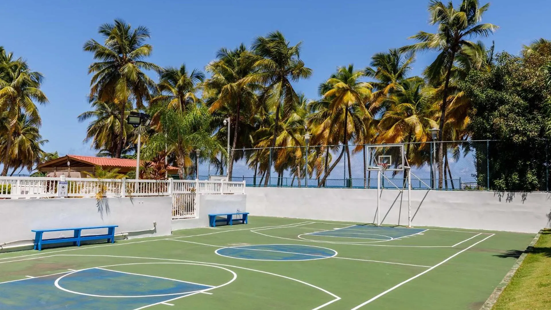 Steps From Foxwoods Casino- Beachfront Stay With Pools San Juan
