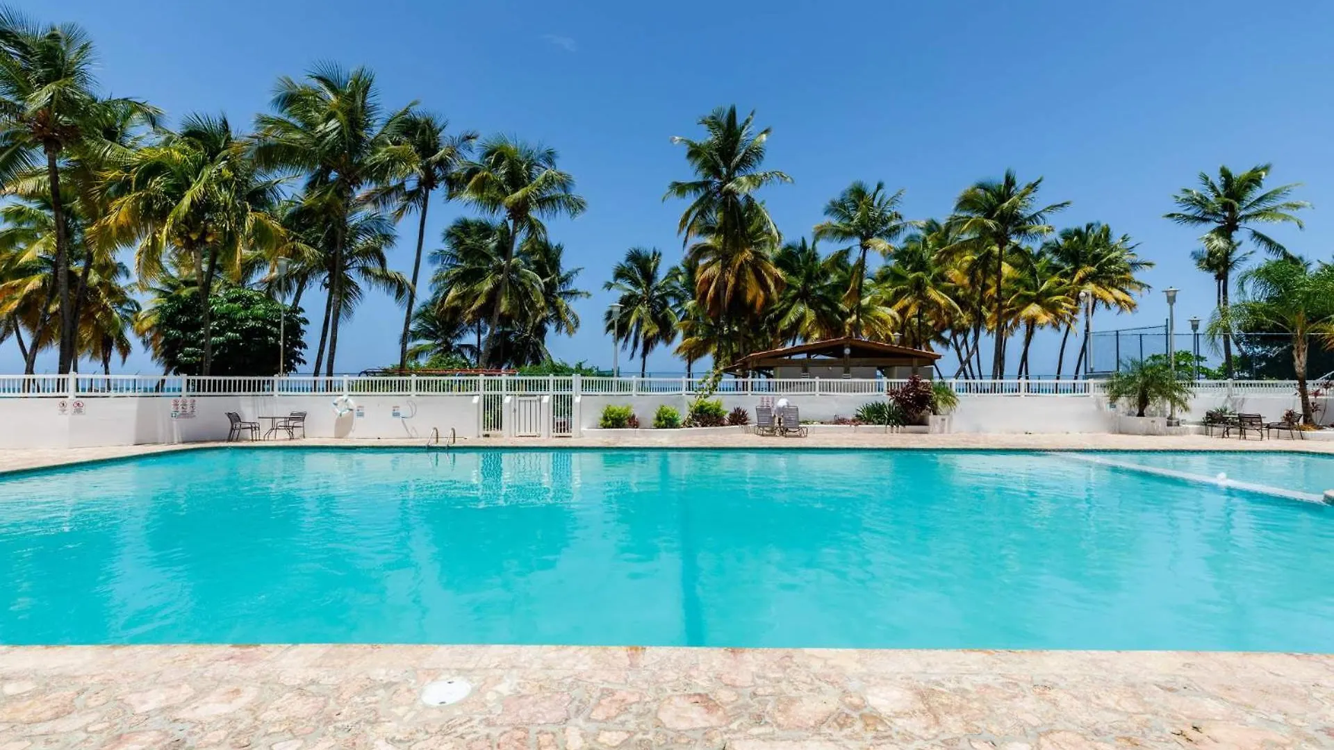 Steps From Foxwoods Casino- Beachfront Stay With Pools San Juan