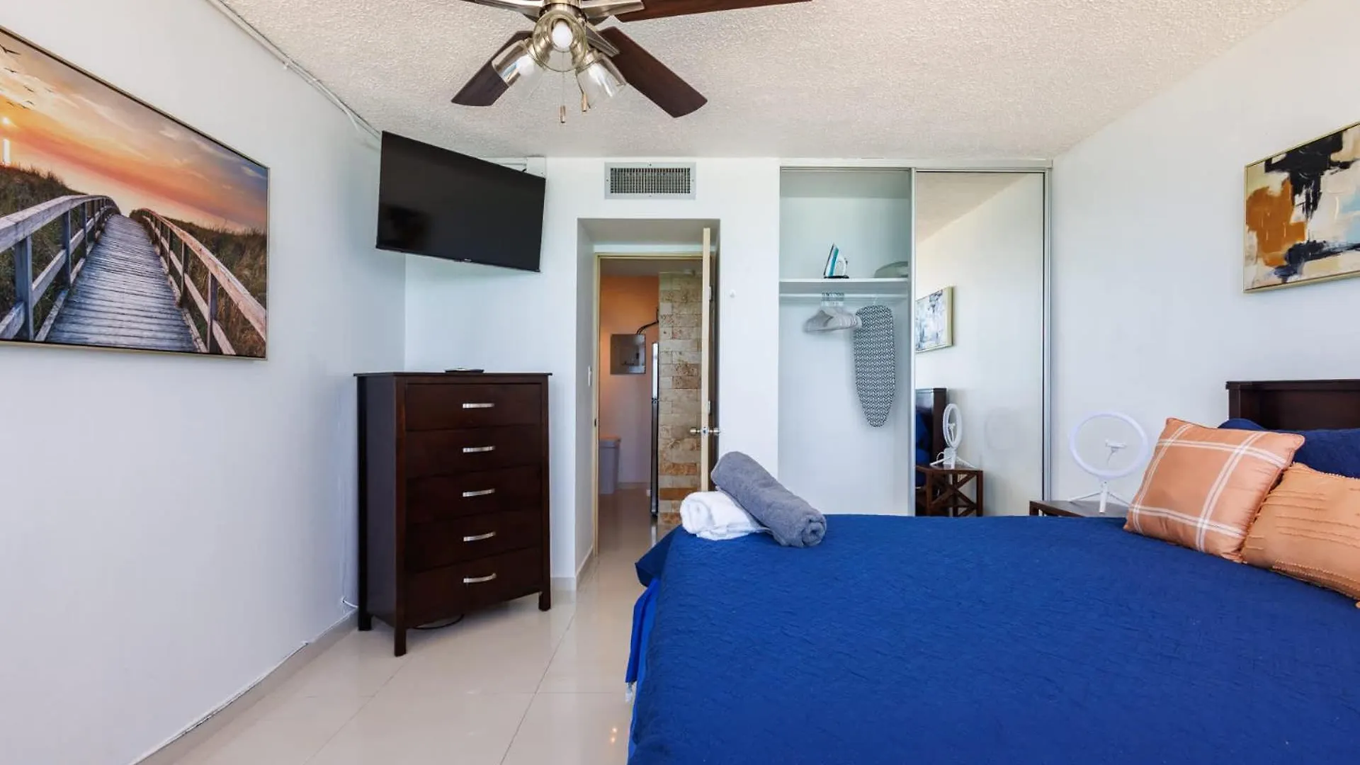 Apartment Steps From Foxwoods Casino- Beachfront Stay With Pools San Juan