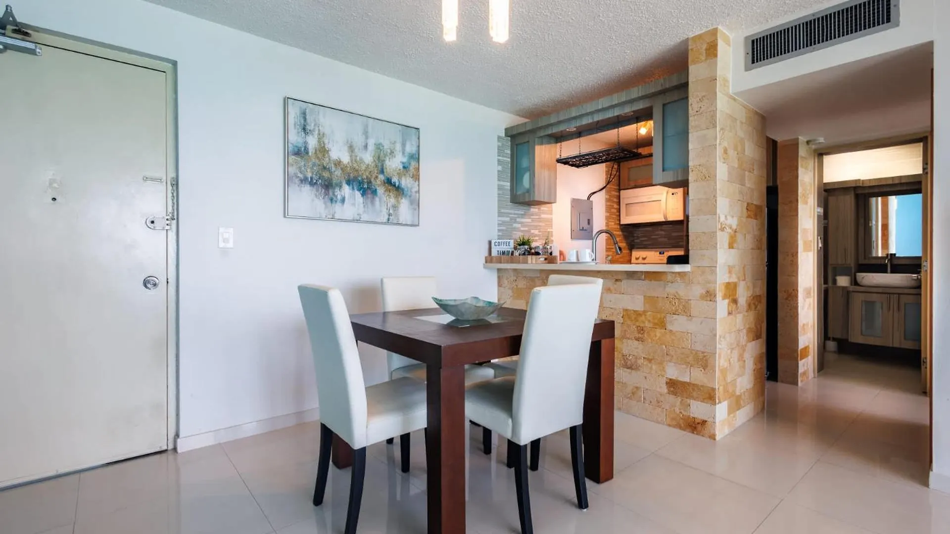 Steps From Foxwoods Casino- Beachfront Stay With Pools San Juan 0*,