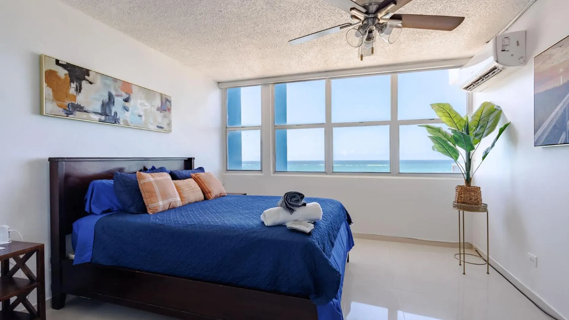 Steps From Foxwoods Casino- Beachfront Stay With Pools San Juan Apartment