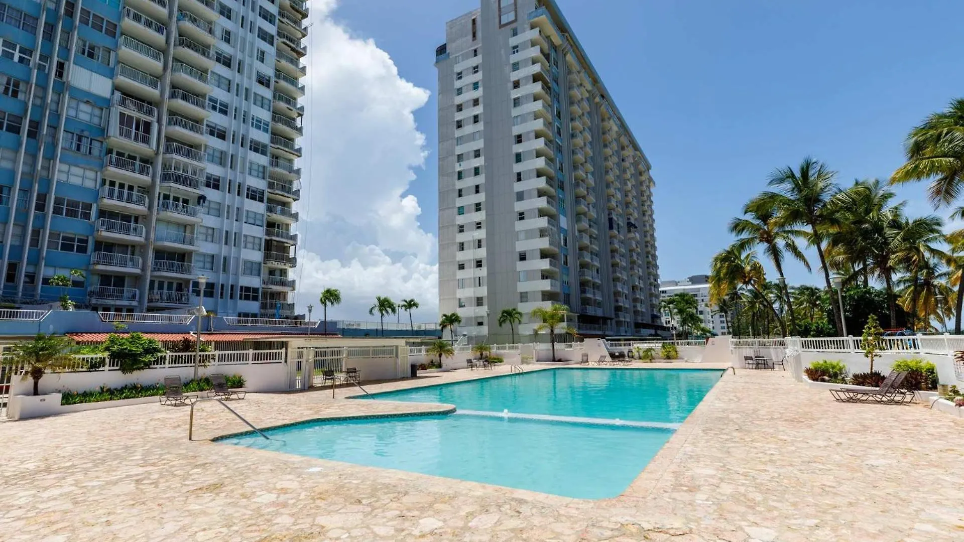 Steps From Foxwoods Casino- Beachfront Stay With Pools San Juan Apartment