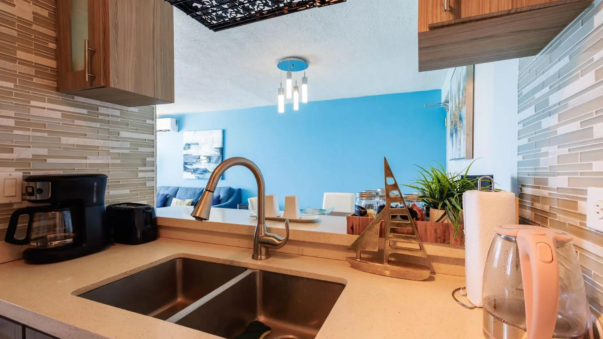 Steps From Foxwoods Casino- Beachfront Stay With Pools San Juan 0*,